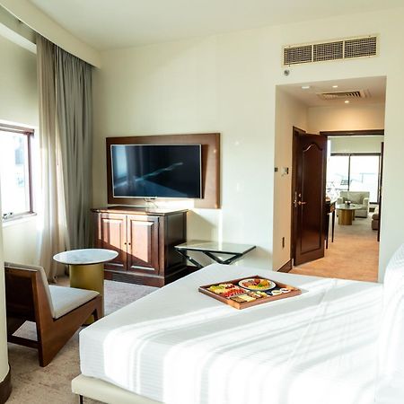 Majestic Cove Hotel - Formerly Le Meridien Fairway ดูไบ ภายนอก รูปภาพ