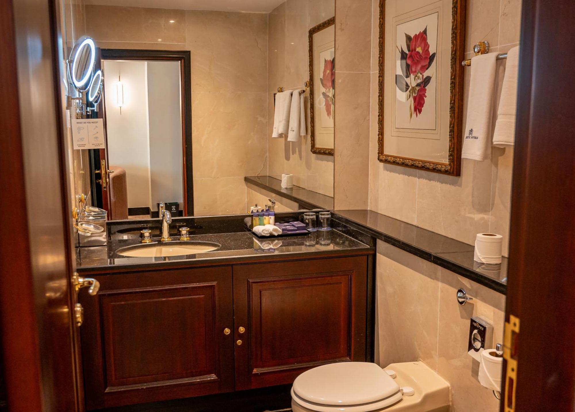 Majestic Cove Hotel - Formerly Le Meridien Fairway ดูไบ ภายนอก รูปภาพ