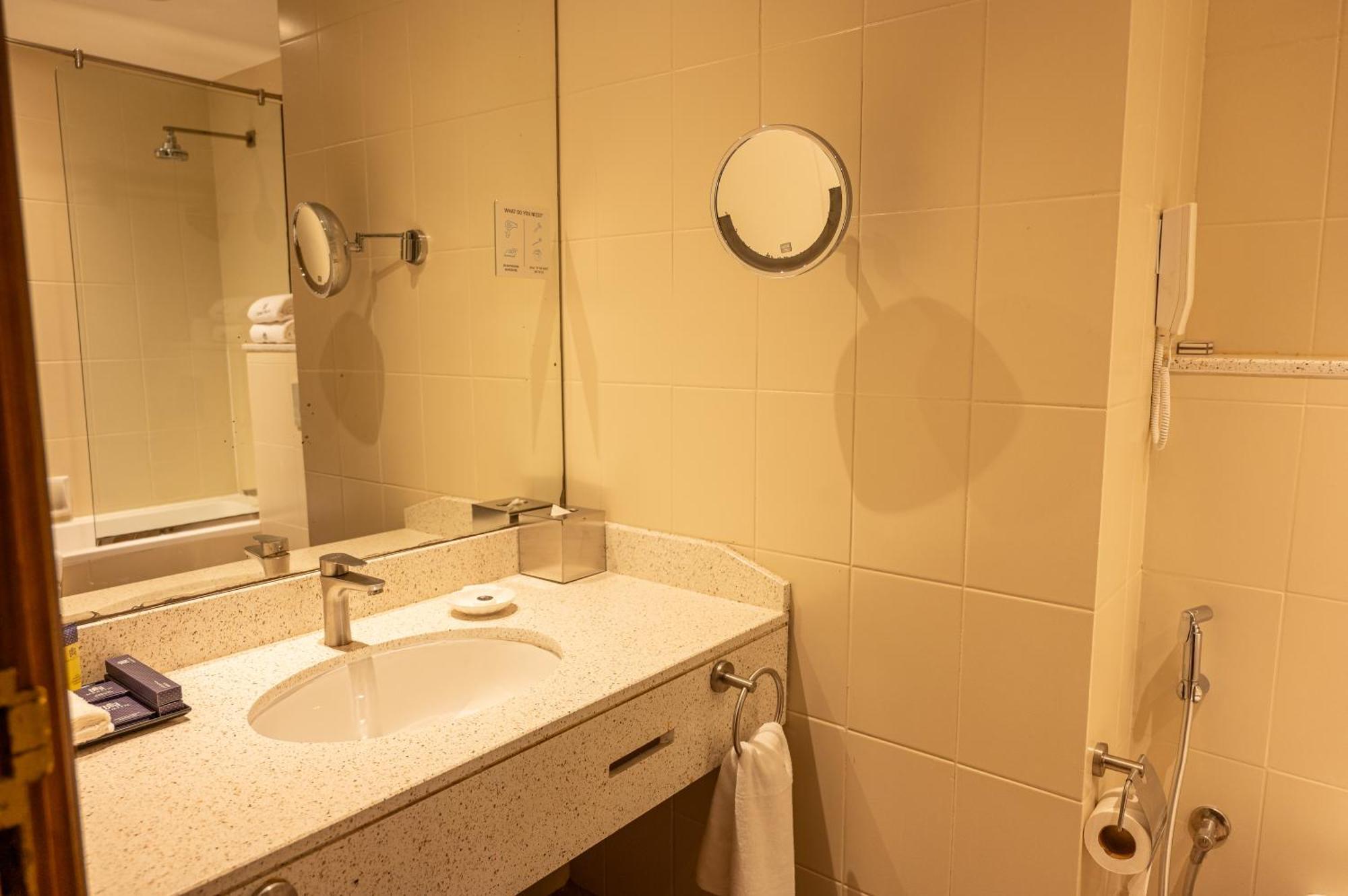Majestic Cove Hotel - Formerly Le Meridien Fairway ดูไบ ภายนอก รูปภาพ